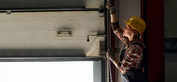 Addressing Common Garage Door Stoppage Issues in Oak Lawn, IL